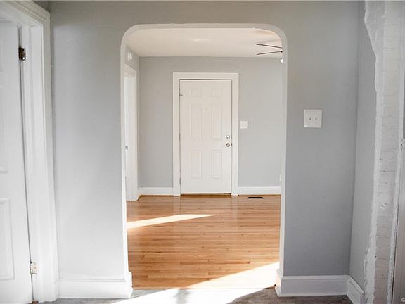 5th image of 2204 Shirleydale Ave