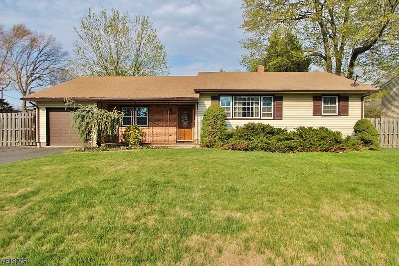 1st image of 105 De Fillipo Dr