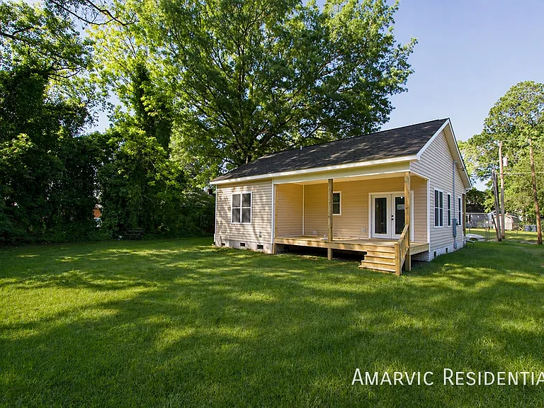 621 Singletary St SE — Photo 24