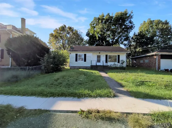 409 E Walker St, Ash Grove, MO 65604