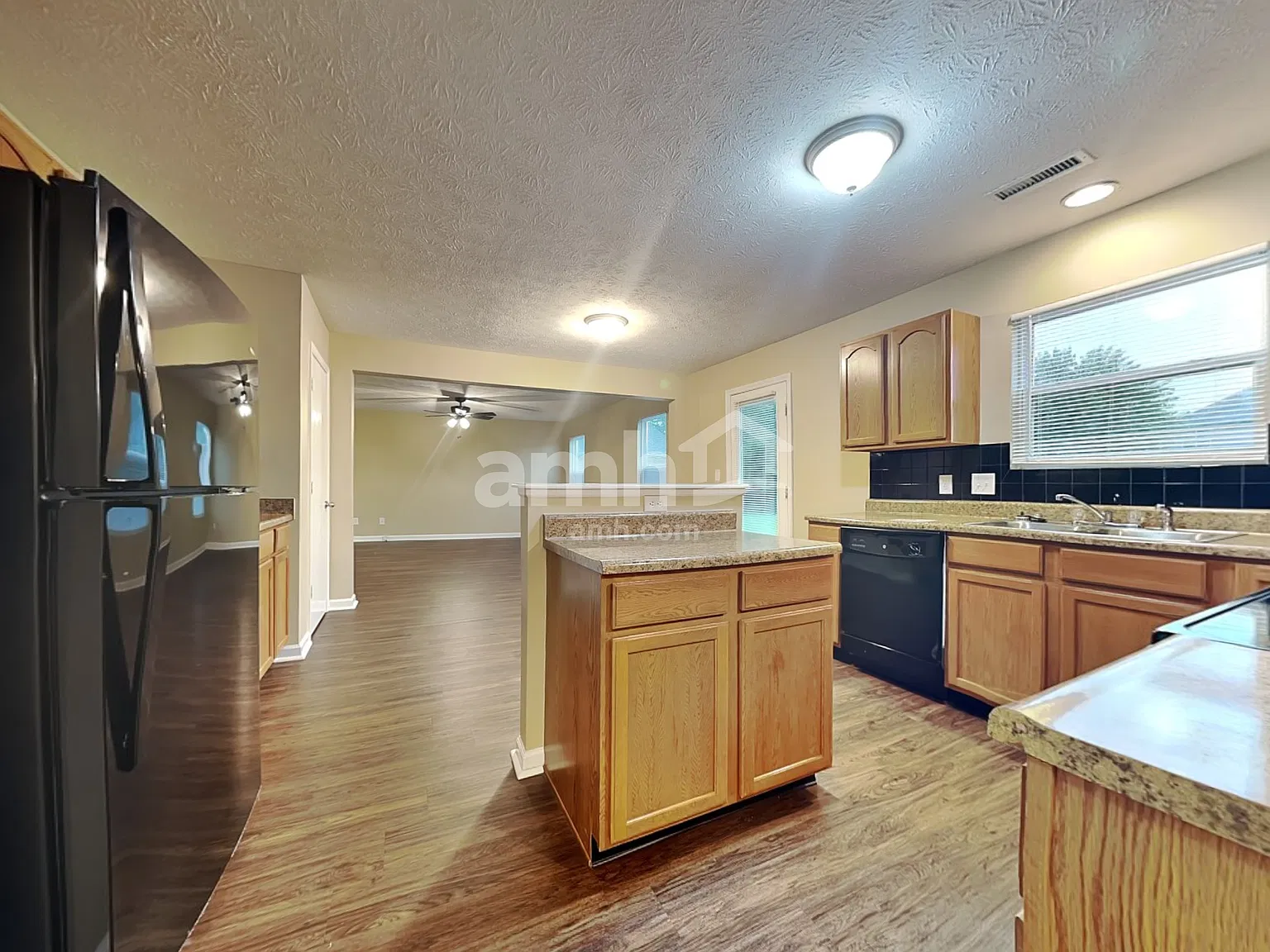 4 bed, 2.5 bath, 2100 sqft, $2,230 — Photo 3