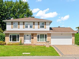 22 Markham Ave, Ottawa, ON K2G3Y2