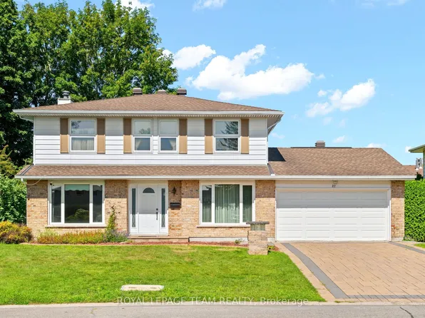 22 Markham Ave, Ottawa, ON K2G 3Y2