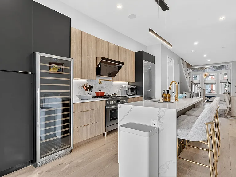 32 Adams St NW — Photo 7