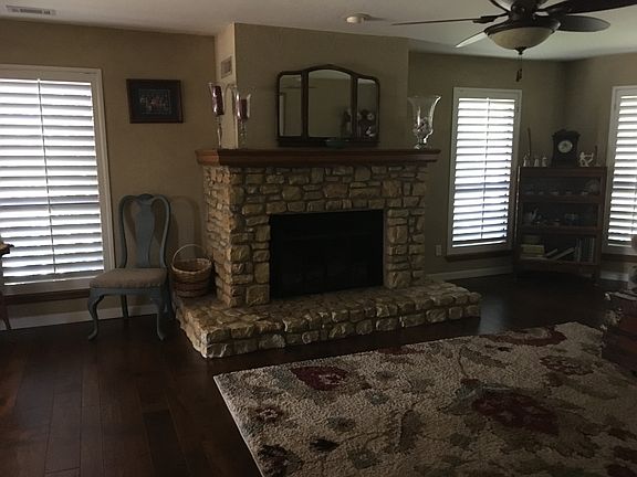 Living room 23 x 18