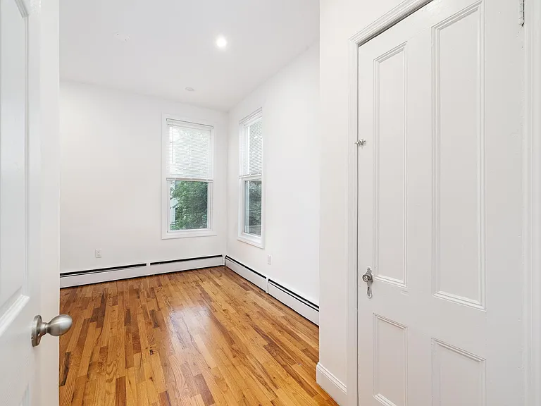 28 Jones St — Photo 16