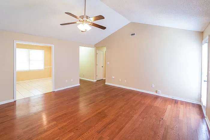 306 Gippy Dr — Photo 7