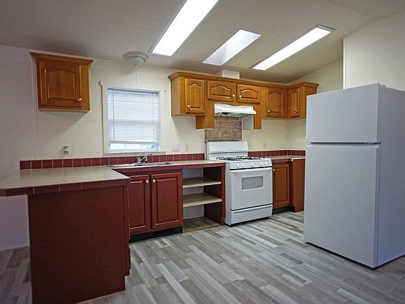 3rd image of 132 E Market St #L