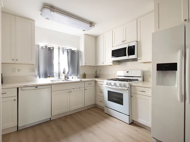 5245 Coldwater Canyon Ave #C — Photo 12