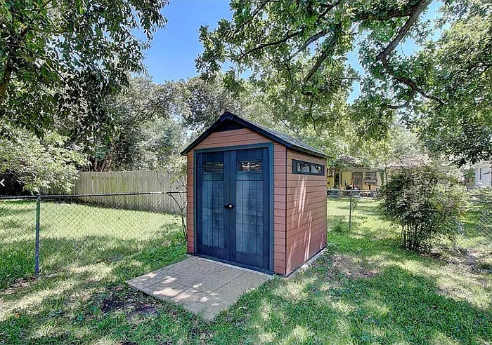 1803 Romeria Dr — Photo 31