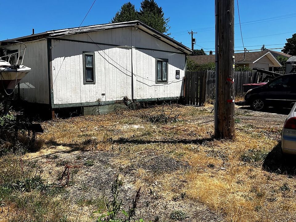 2nd image of 162 E 4th St