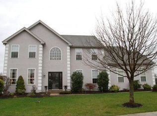 15 Pin Oaks Dr, Phoenixville, PA 19460
