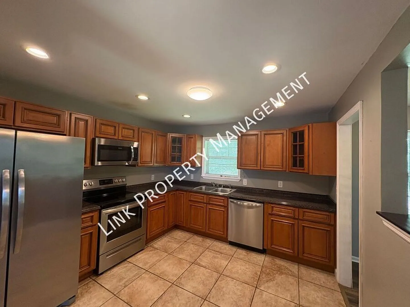 Don't miss this Large 3 or 4 bedroom 2 full baths near Hwy 153/58. — Photo 3