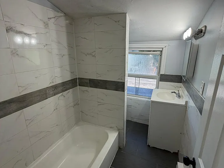 116 22nd St #3 — Photo 3