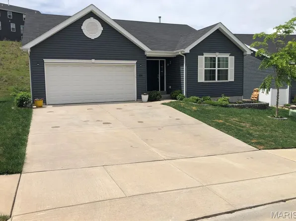 805 Valley Pine Dr, Fenton, MO 63026