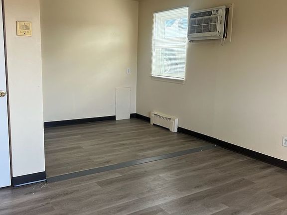 2nd image of 4927 & 4935 University Ave NE #493504