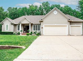 3907 Deer Ridge Dr, Hutchinson, KS 67502