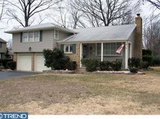 903 Hilltop Rd, Cinnaminson, NJ 08077