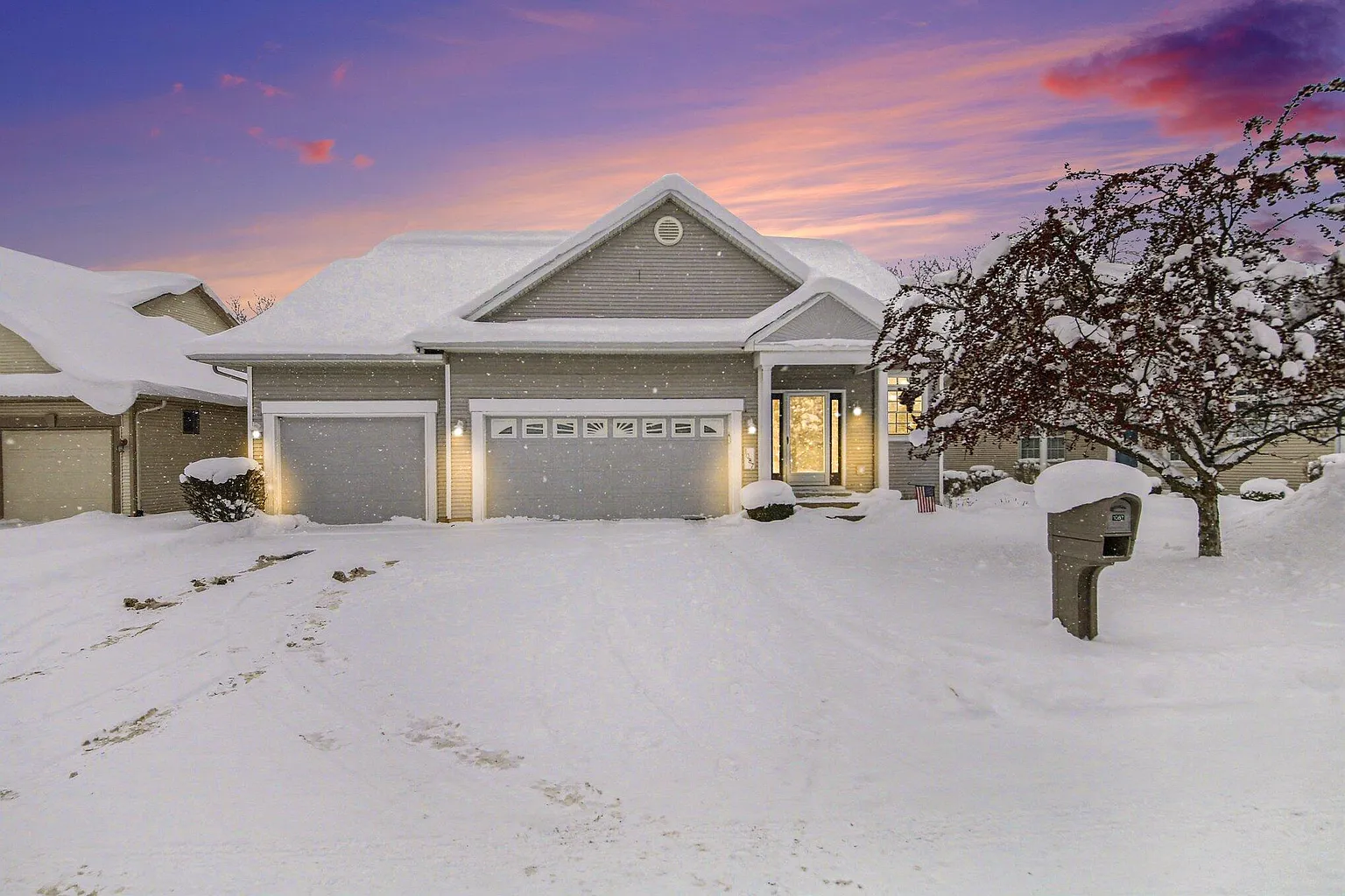 1087 Barrington NW photo 1