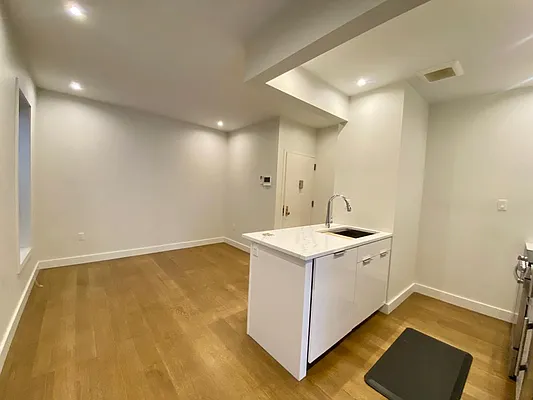 Rented by Gold & Appel Realty Corp | media 10