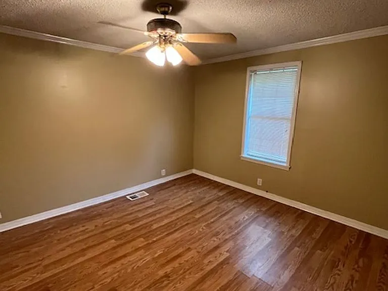 401 Cherry St — Photo 15