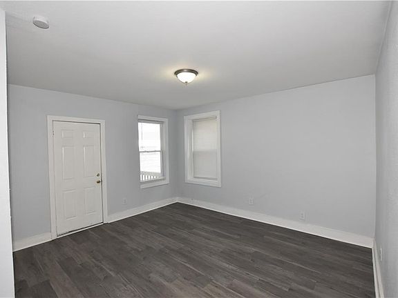 4th image of 815 W 35th St Unit 1