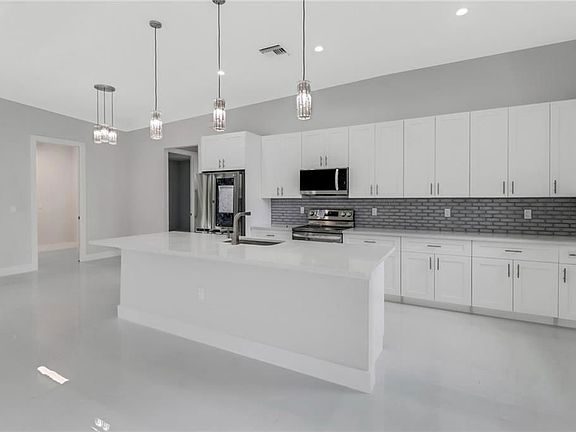 5th image of 2266 Desoto Blvd S
