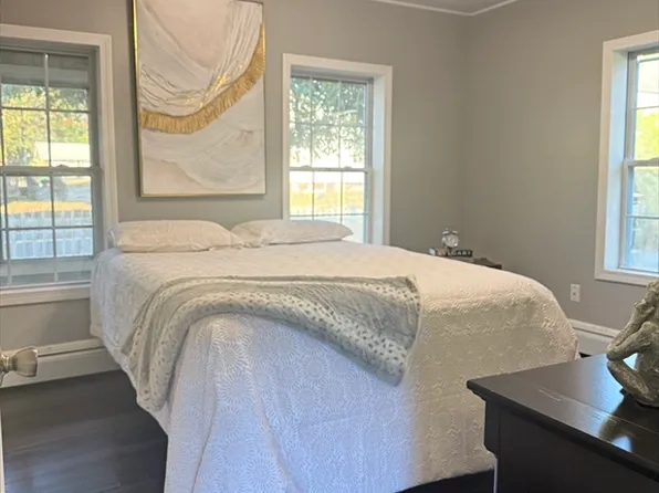 28 Church St, Gilbertville, MA 01031