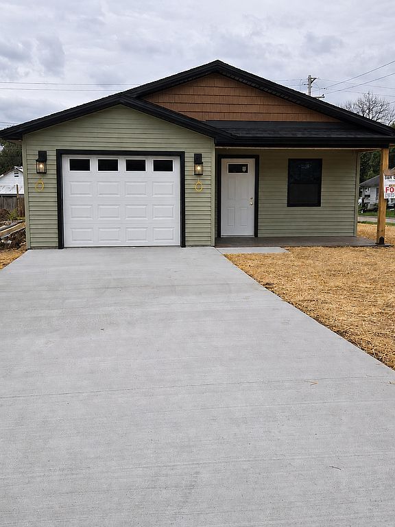 1402 N Olive St - Property Image