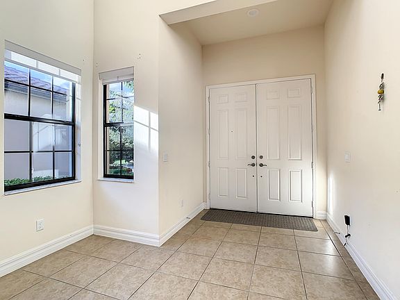 4th image of 10460 Henbury St