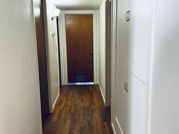 5th image of 940 S Oasis Dr