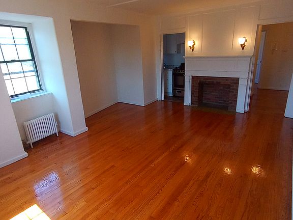 2nd image of 725 Baldwin Ave APT 8
