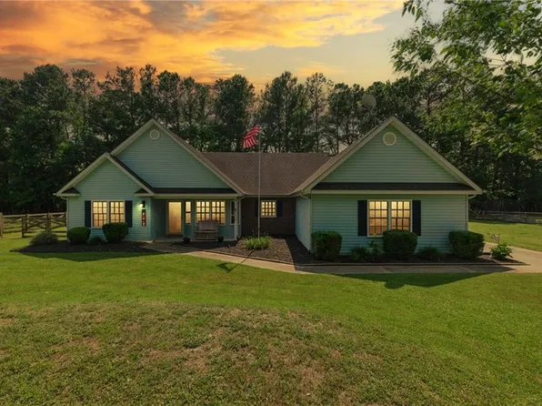 25 Nelson Maine, Carrollton, VA 23314