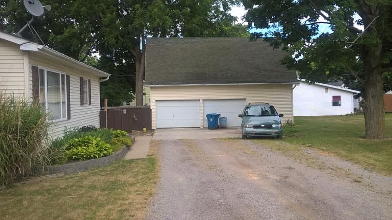 2nd image of 5957 Fulton St