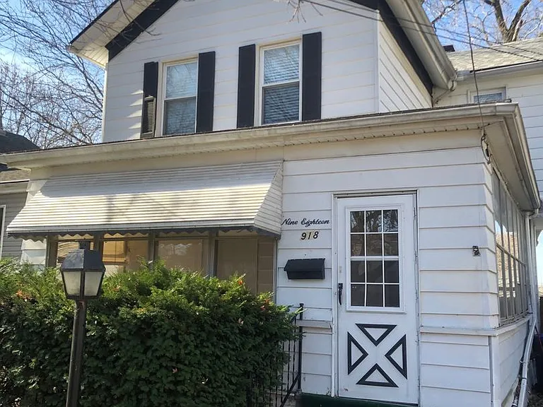 918 N Oak St — Photo 1