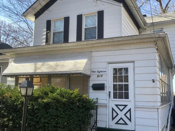 918 N Oak St, Bloomington, IL 61701