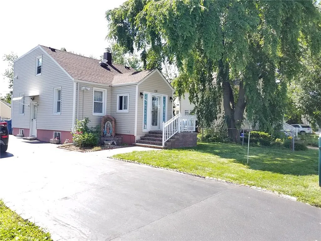 118 Johnson Ave photo 1