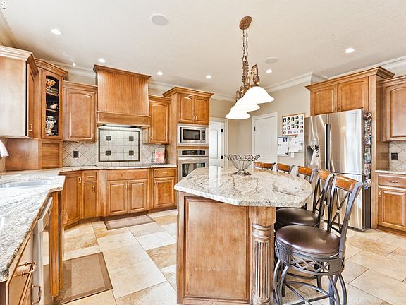 5th image of 13617 NE 61st Pl