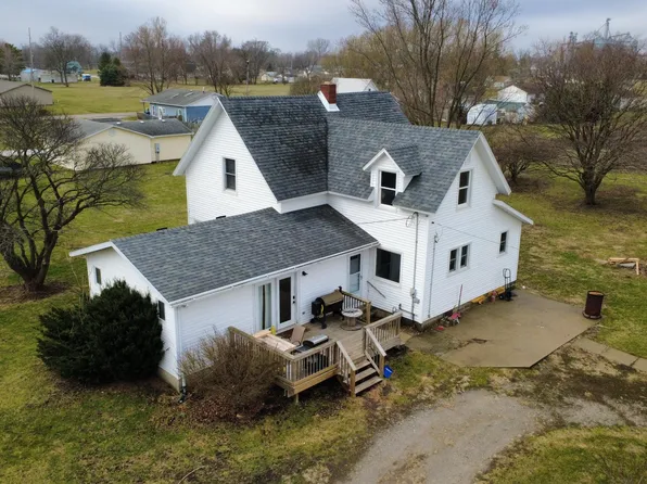 214 N Iroquois St, Goodland, IN 47948