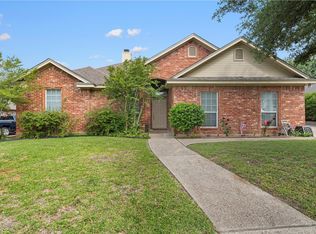 208 Keswick Dr, Hewitt, TX 76643