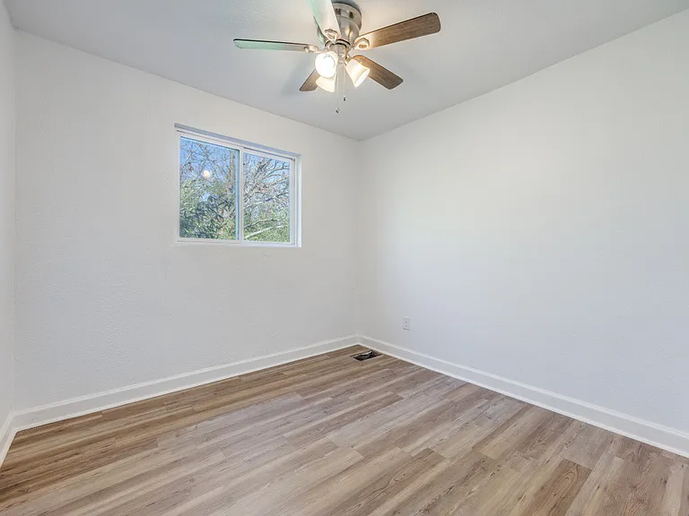 381 Hiland Acres Cir — Photo 10