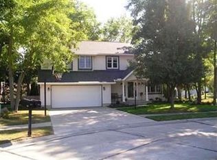 706 Parkview Ct, Huron, OH 44839