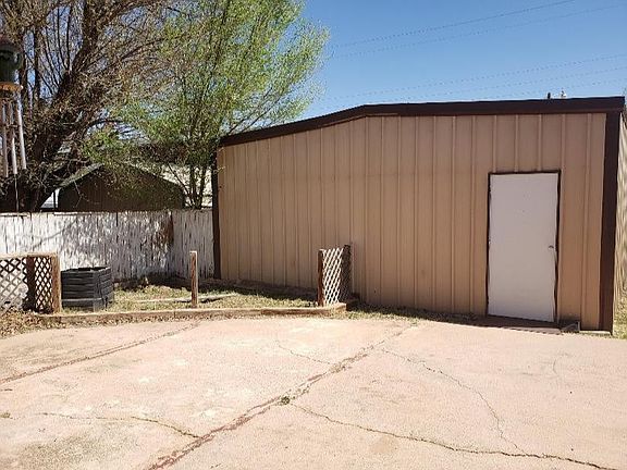 2nd image of 1102 N Avenue F