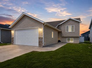 3831 32nd St S, Moorhead, MN 56560