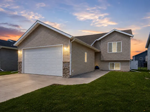 3831 32nd St S, Moorhead, MN 56560