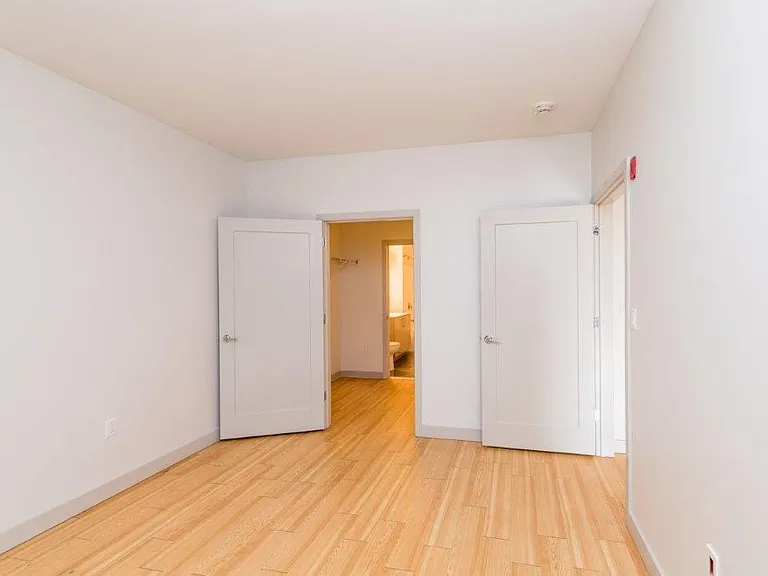 West Square Apartments — Photo 126