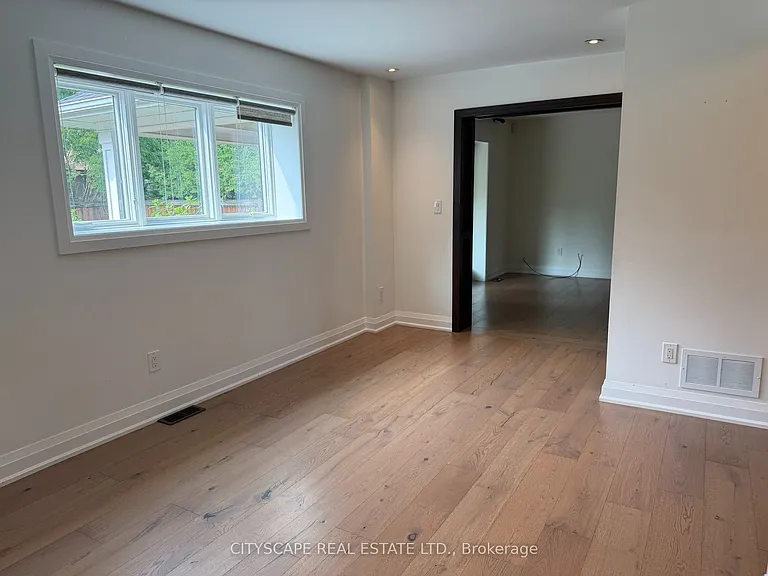 2009 Waters Edge Dr — Photo 31