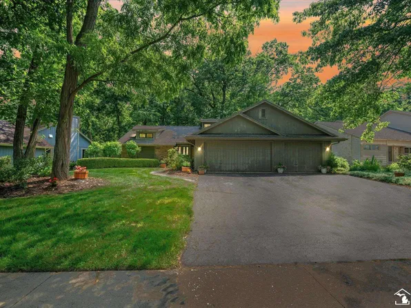 6960 Streamview Dr, Lambertville, MI 48144