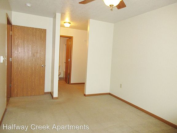 4th image of 940 Linden Dr APT 103