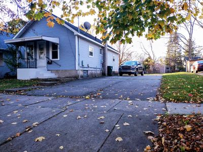 523 N Foster Ave, Lansing, MI, 48912